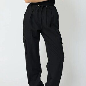 Almina Concept Elastic Ankle Cargo Pants in Black - Small